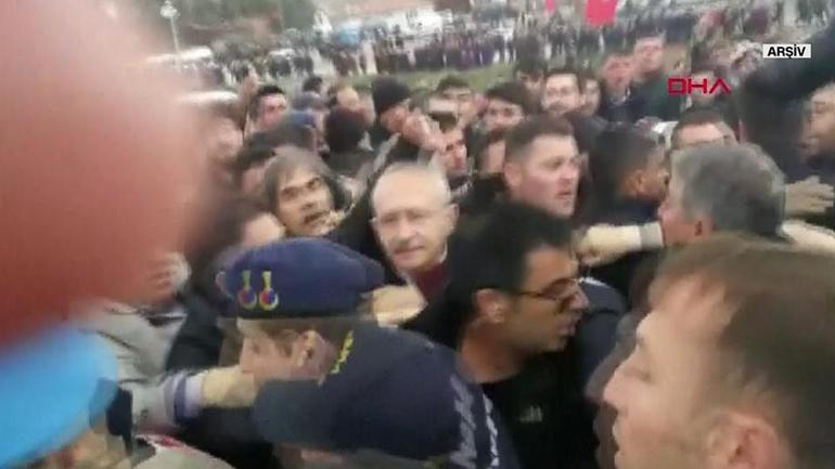 Kılıçdaroğlu, 7 yıl önce kendisine yumruk atan Karakoç ile helalleşti