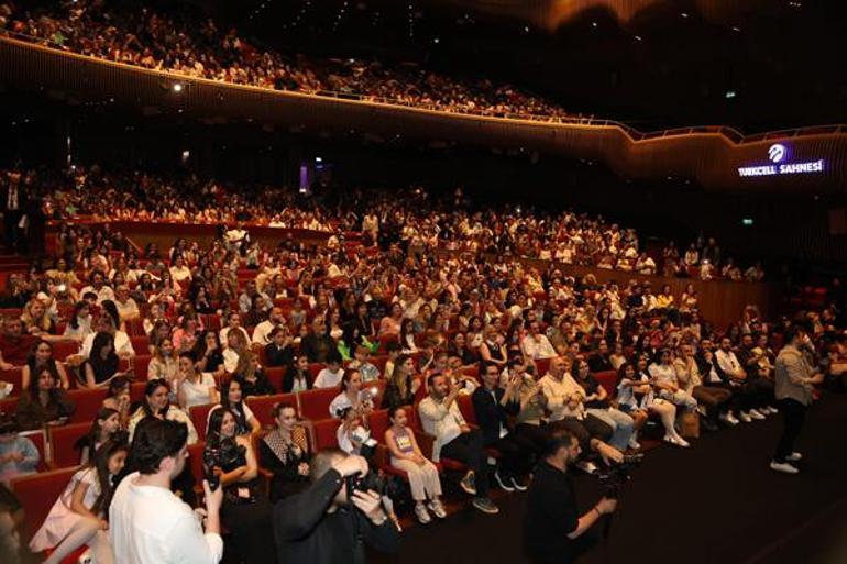 SİHİRLİ ANNEMe festival gibi gala