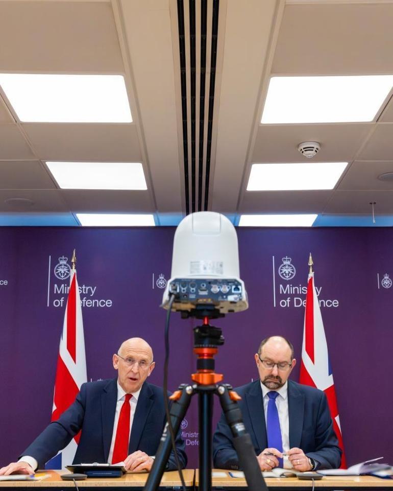 İngiltereden Hürmüz Çıkartması Typhoon Uçakları ve İnsansız Araçlar...