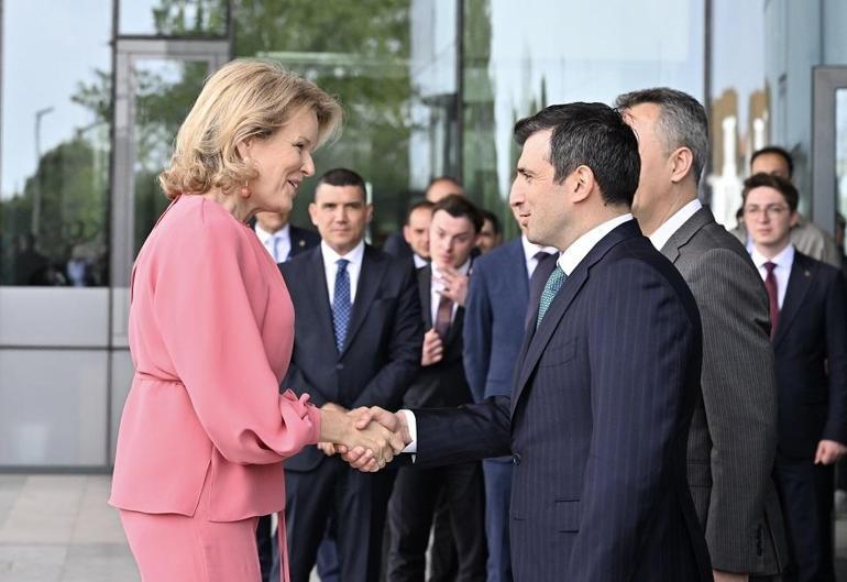 Selçuk Bayraktar Belçikada manşet Kraliçeye sözleri gündem oldu