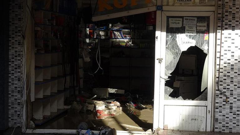 Araçlar suda böyle sürüklendi