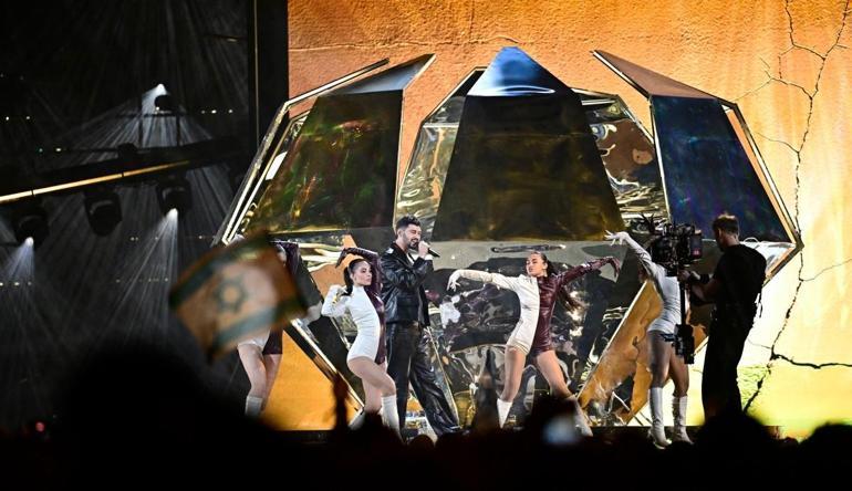 Eurovisionda İsrail protestosu: Noam Bettan sahnede yuhalandı