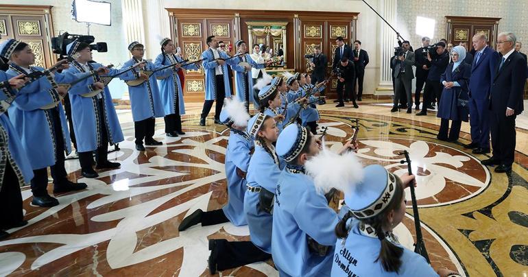 Cumhurbaşkanı Erdoğan’a Kazakistan’da Dombra sürprizi