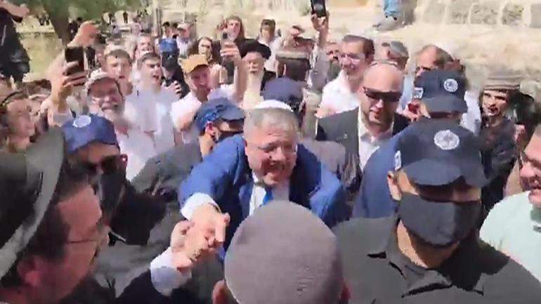 MESCİD-İ AKSADA YİNE PROVOKASYON | Fanatik Yahudiler ve ırkçı Bakan baskın yaptı