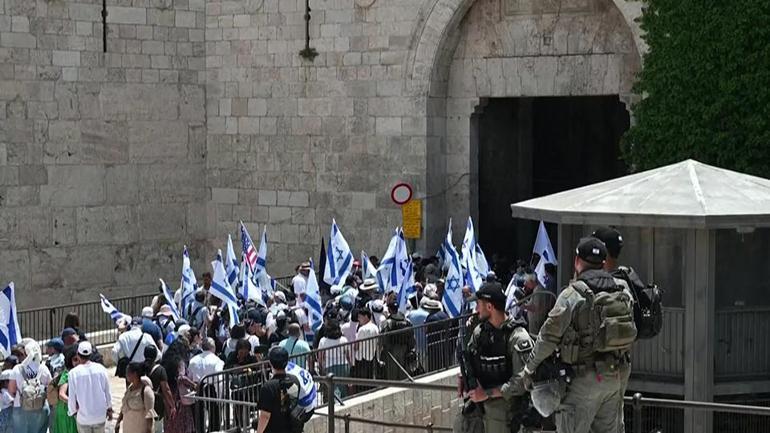 MESCİD-İ AKSADA YİNE PROVOKASYON | Fanatik Yahudiler ve ırkçı Bakan baskın yaptı