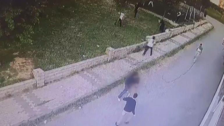  Kalem tutması gereken ellerde bıçak var