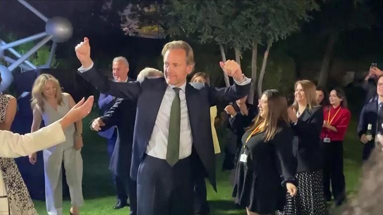 Büyükelçilerin Erik Dalı düellosu