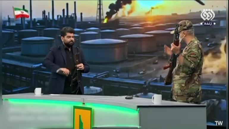 BAE bayrağı hedefte İran televizyonunda silah eğitimi