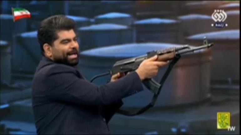 BAE bayrağı hedefte İran televizyonunda silah eğitimi