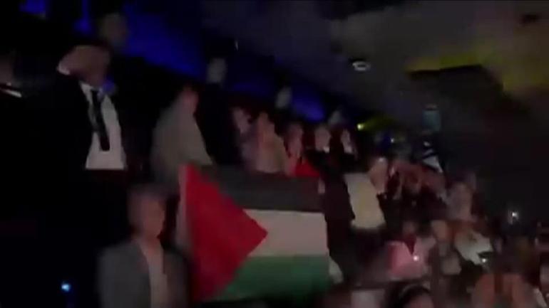 Eurovisionda bir ilk: Komşu kupayı İsrailin elinden çekti aldı