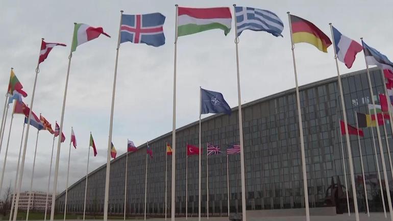 NATO zirvesinde Macrona parkur arayışı