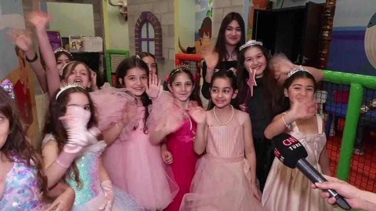 Miniklere Sihirli Annem sürprizi Kahramanlar bir anda gerçek oldu