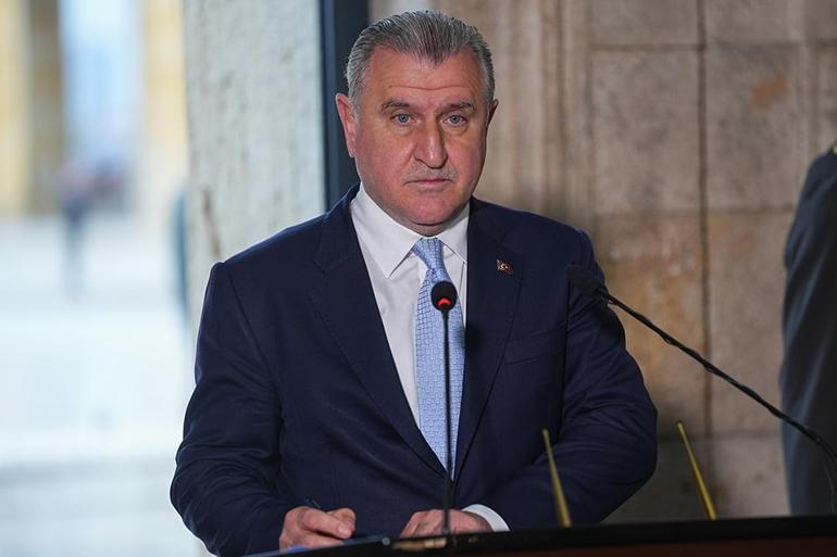 Bakan Bak ve beraberindeki heyet Anıtkabiri ziyaret etti