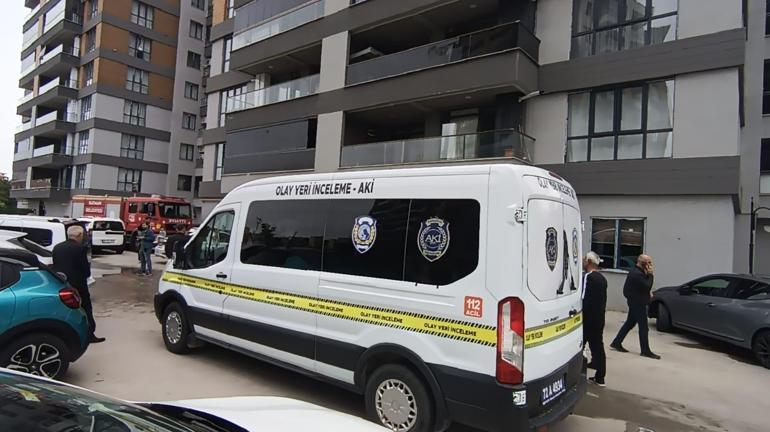 Asansördekileri kurtartmak isterken boşluğa düştü