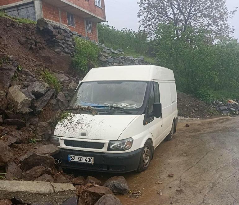 Orduda evin içinden sel geçti