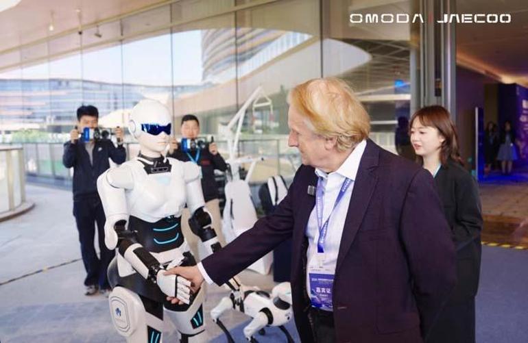 Çinli otomotiv markası robotlara merak sardı