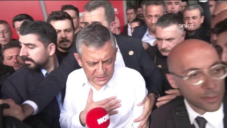SON DAKİKA Özgür Özel CHP Genel Merkezinden ayrıldı: Geri gelmek üzere çıkıyorum
