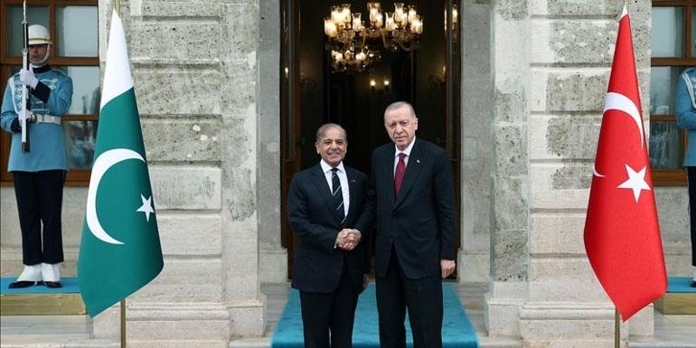 Cumhurbaşkanı Erdoğan, Pakistan Başbakanı Şahbaz Şerif ile Görüştü
