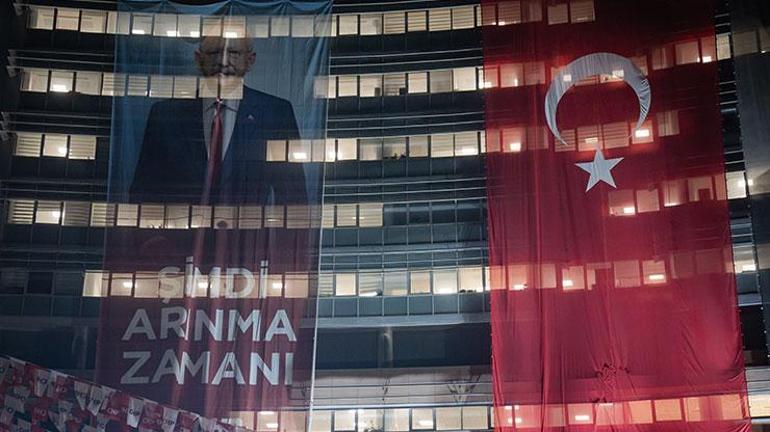 Saat aynı adres farklı Genel merkezde pankart detayı