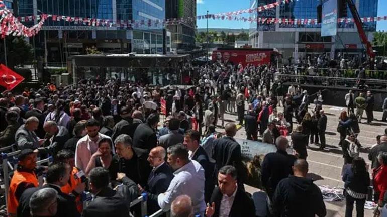  Kemal Kılıçdaroğlu CHP genel merkezde, Özgür Özel Güvenparkta açıklamalar Kurultay mesajı