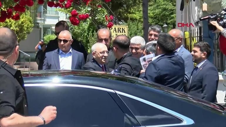  Kemal Kılıçdaroğlu CHP genel merkezde, Özgür Özel Güvenparkta açıklamalar Kurultay mesajı