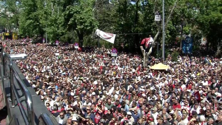 CHPde iki bayramlaşma: Kemal Kılıçdaroğlu CHP genel merkezde, Özgür Özel Güvenparkta açıklamalar Kurultay mesajı