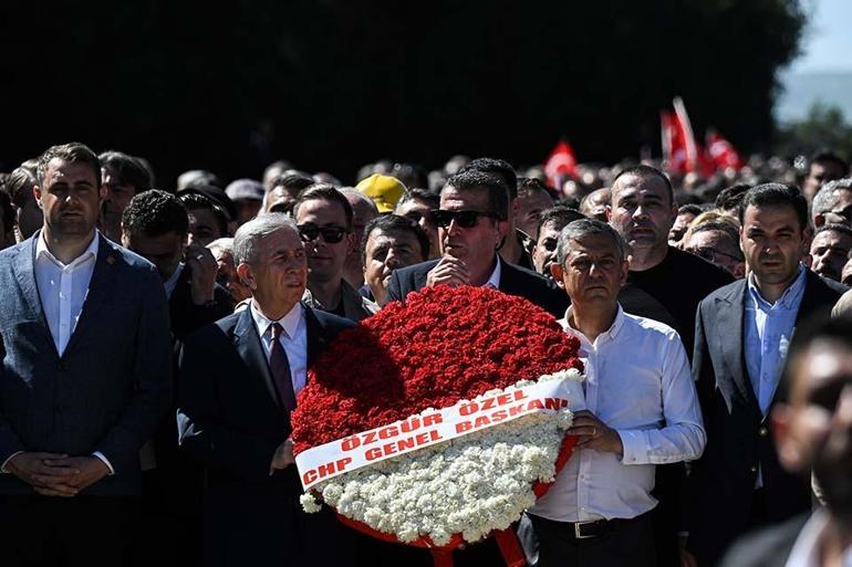 Atatürkün huzurunda çelenk krizi çıktı