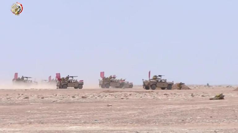 Mısır’da İsrail sınırındaki hava üssüne takviye çalışması