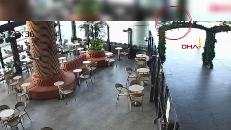 Sultangazi’de AVMye silahlı saldırı kamerada