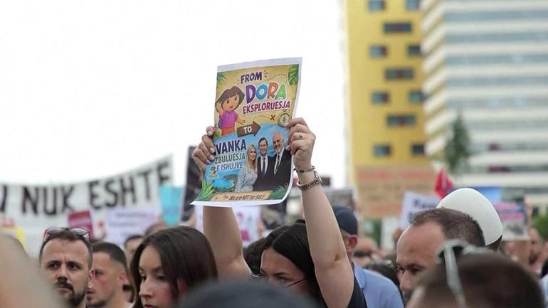 Arnavutlukta Trump krizi… Tatil köyü planına tepki