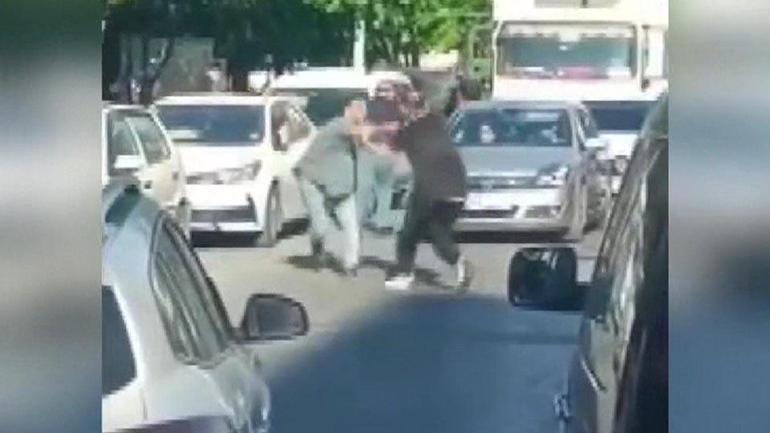 Trafikte dehşet anları: Kaza sonrası bıçaklar çekildi: 1 can kaybı