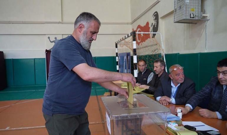 Üç şehirde yerel ara seçim başladı