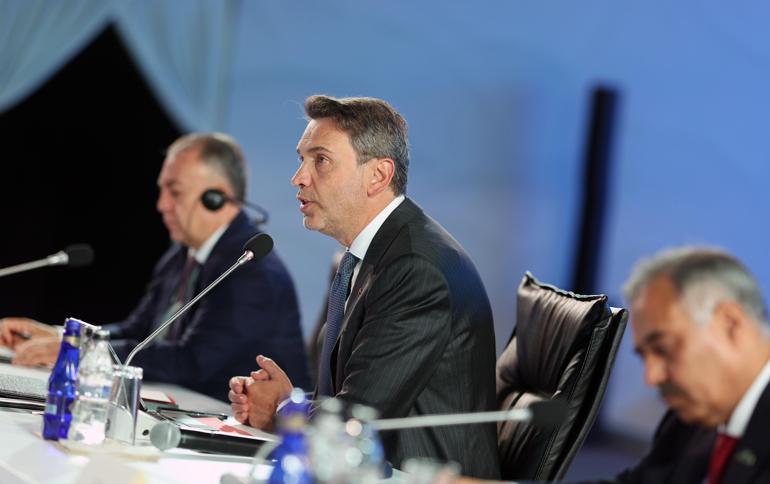 20 milyar dolarlık 2030 hedefi: Alparslan Bayraktardan net mesajlar
