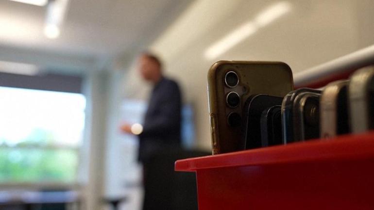 İsveçte okullarda telefon yasağı