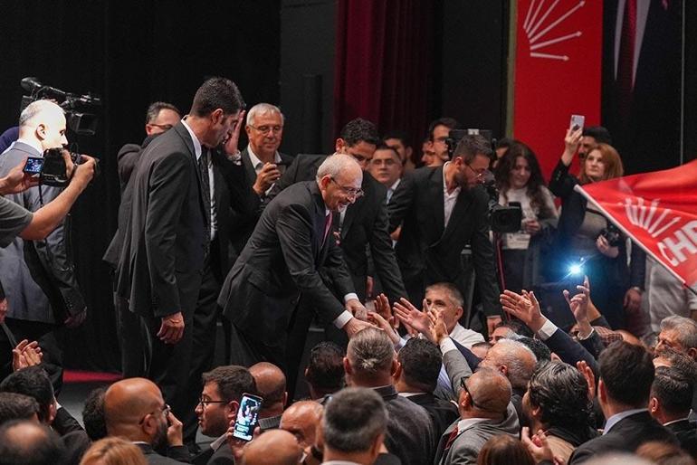 SON DAKİKA CHPde grup toplantısı savaşı: Kılıçdaroğlu CHPde, Özel TBMMde konuştu