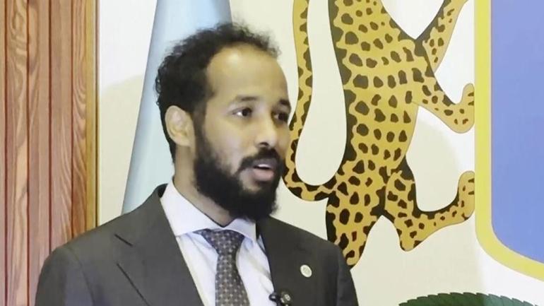 ABD’ye girişi reddedilen Somalili hakem ülkesinde coşkuyla karşılandı