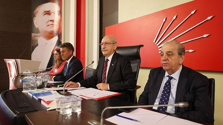 SON DAKİKA... Özgür Özelin ekibi CHP PMden istifa etti Toplantı sona erdi
