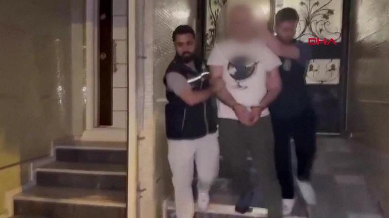 ATM kasasını patlatıp paraları çaldı