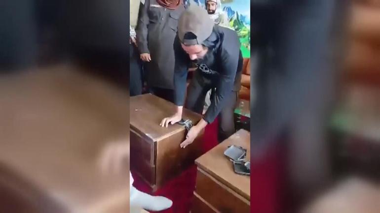 Taliban’dan şok karar: Telefon yasağının perde arkasında ne var