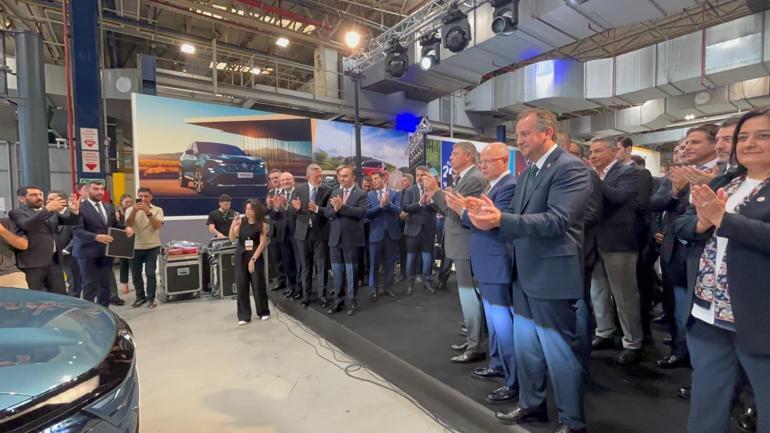 Yeni Renault banttan indi Bakan Kacır yakından inceledi