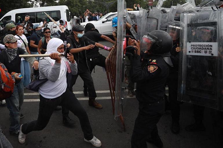 Dünya Kupası Meksikada olaylı başladı: ÇATIŞMA ÇIKTI
