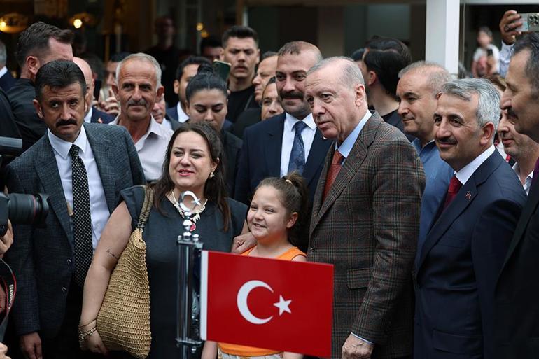Cumhurbaşkanı Erdoğan Edirnede vatandaşların taleplerini dinledi, sohbet etti