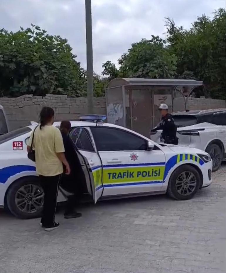 Hatayda LGSye geç kalan öğrencilerin yardımına polis yetişti