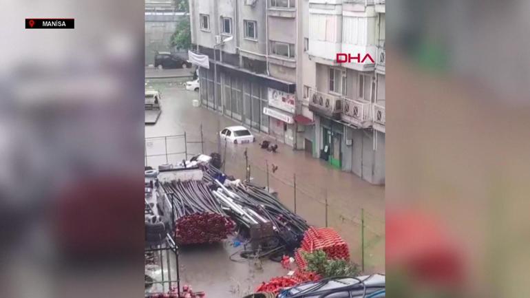 Yağış bir anda hayatı durdurdu: Yollar göl oldu, araçlar mahsur kaldı