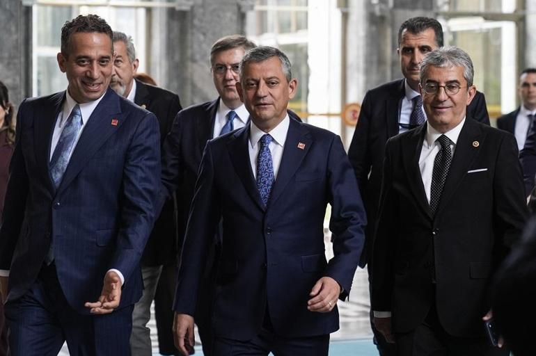 Özgür Özel için yeni parti iddiası: Takvim netleşiyor mu