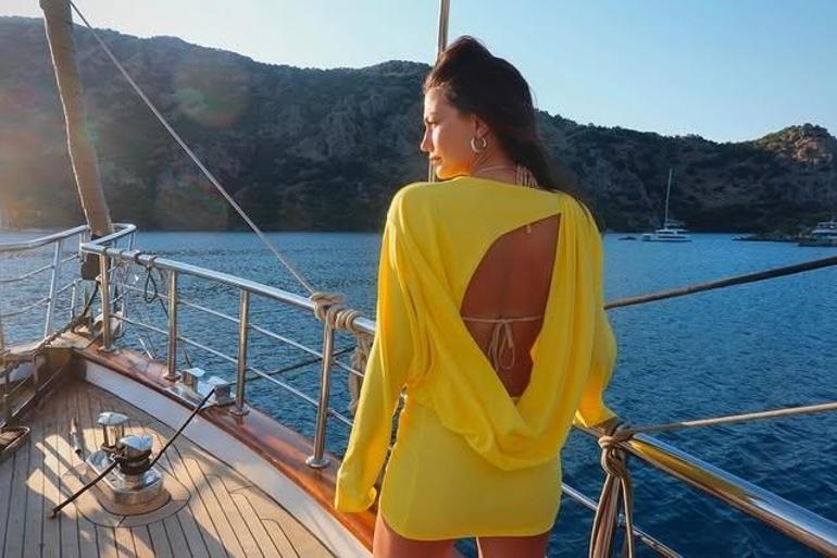 Eşref Rüya’nın Nisanı Demet Özdemirden yeni tatil pozları Tarzıyla büyüledi Tık, doğdu güneşim
