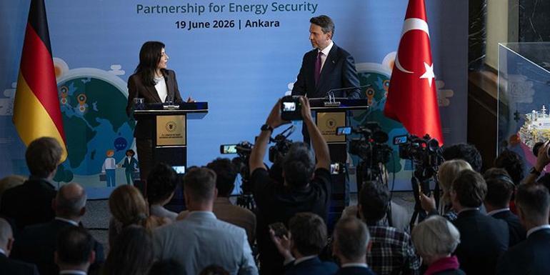 Enerji diplomasisinde yeni sayfa Bakan Bayraktar: Almanya ile işbirliğini güçlendireceğiz