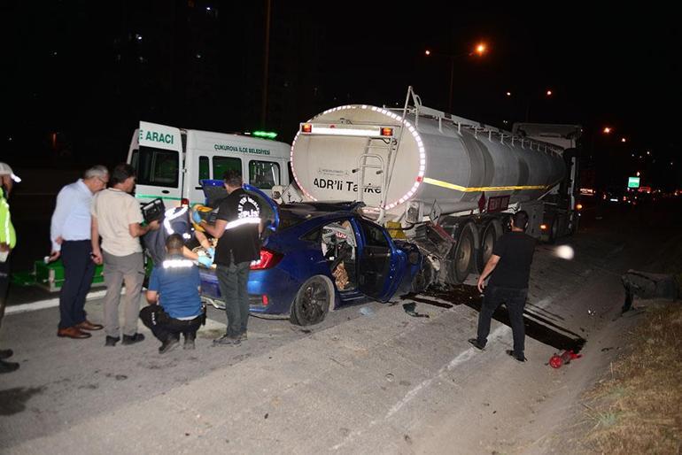 Otomobil tankerin altına girdi: Baba öldü, 2 çocuğu yaralı