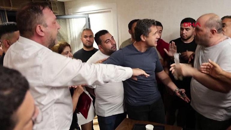 CHP İzmir İl Başkanlığı’nda iki grup arasında arbede