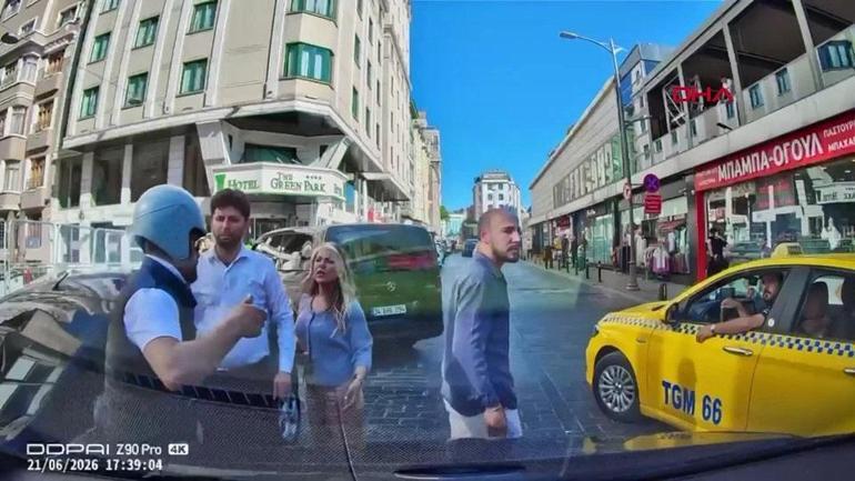 Beyoğlunda yol verme kavgası: Boksörüm, çeneni kırarım diyerek tehdit etti